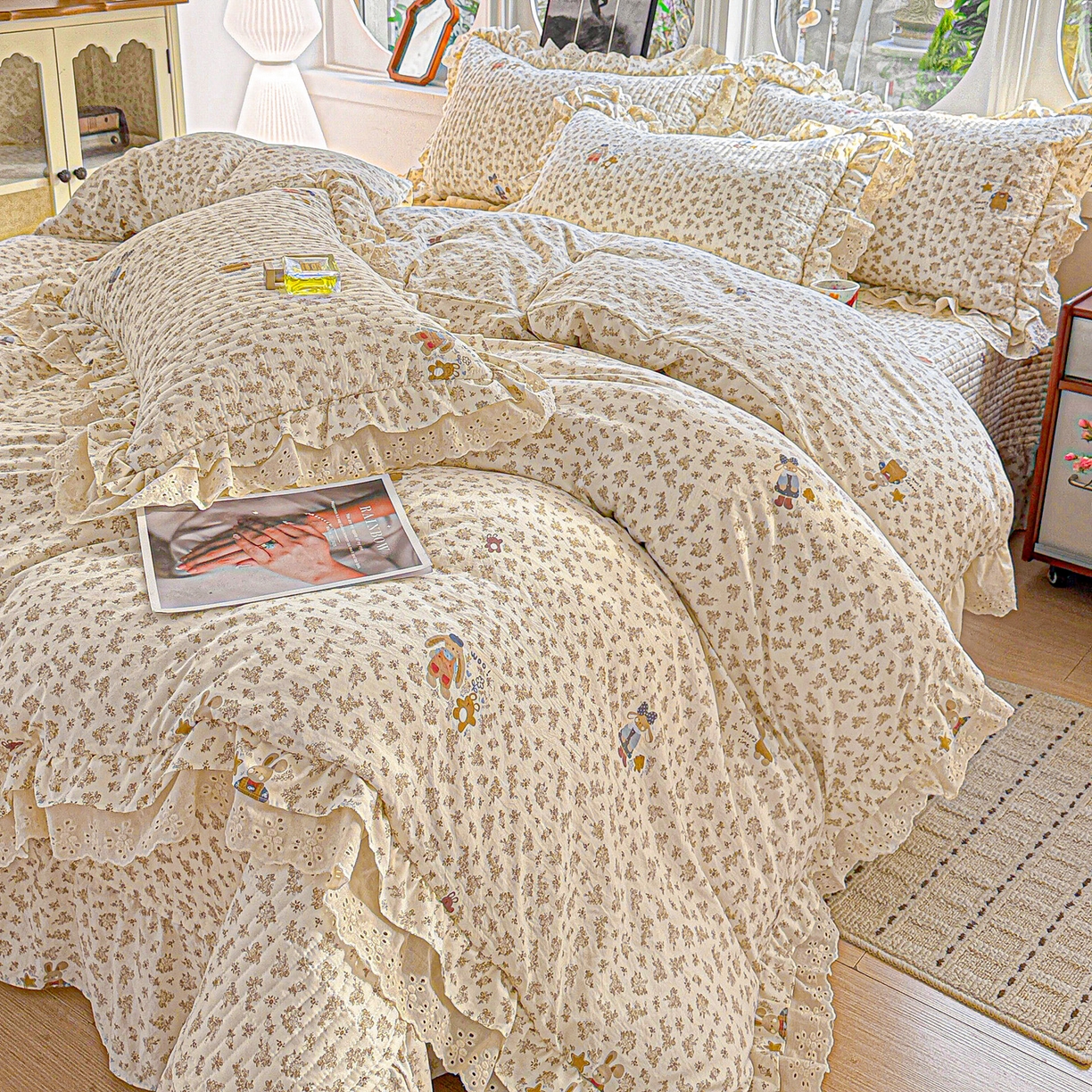 91家纺网 家纺一手货源 找家纺  梦莱斯 2026新款小清新可爱风纯棉花边床盖四件套 午后时光