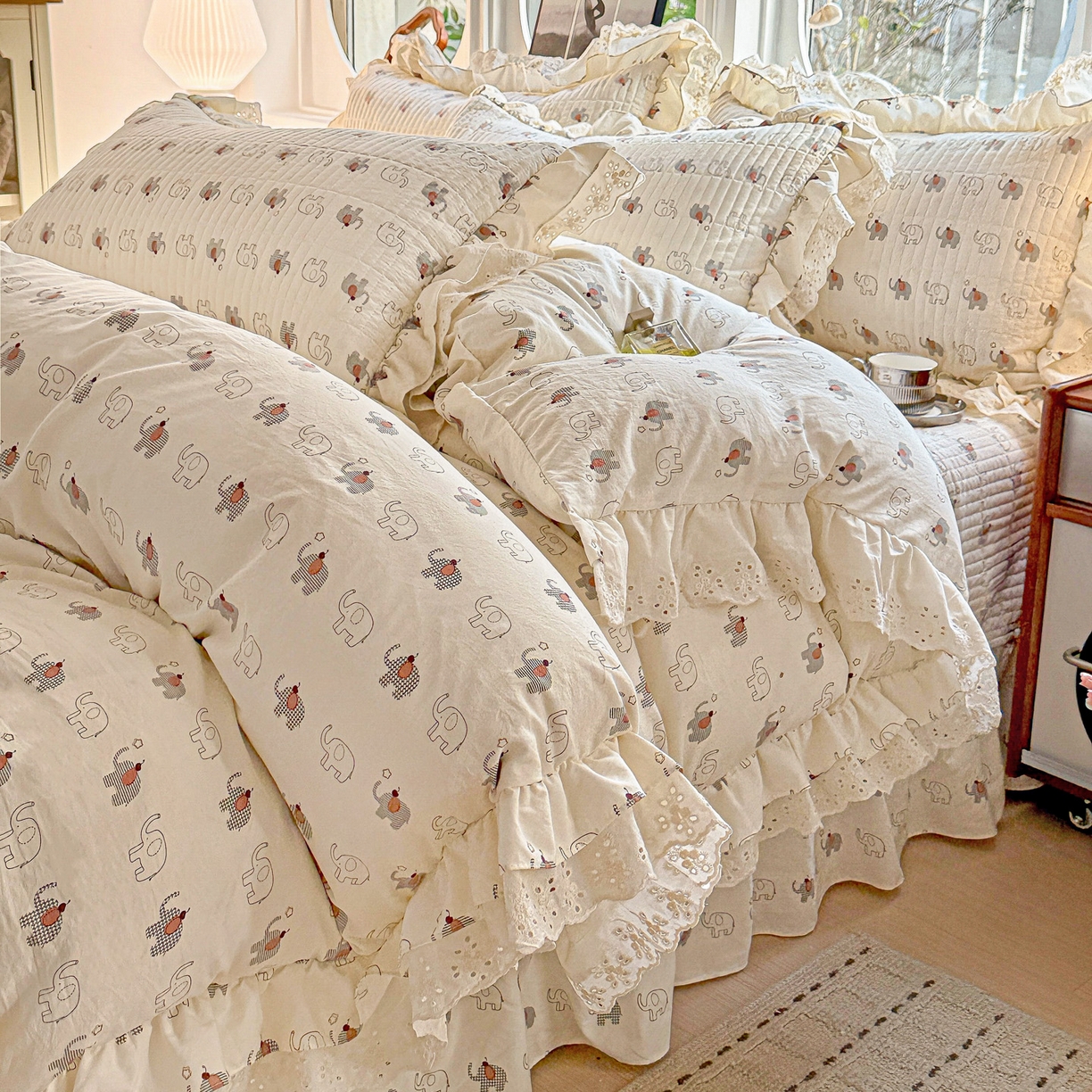 91家纺网 家纺一手货源 找家纺  梦莱斯 2026新款小清新可爱风纯棉花边床盖四件套 小象