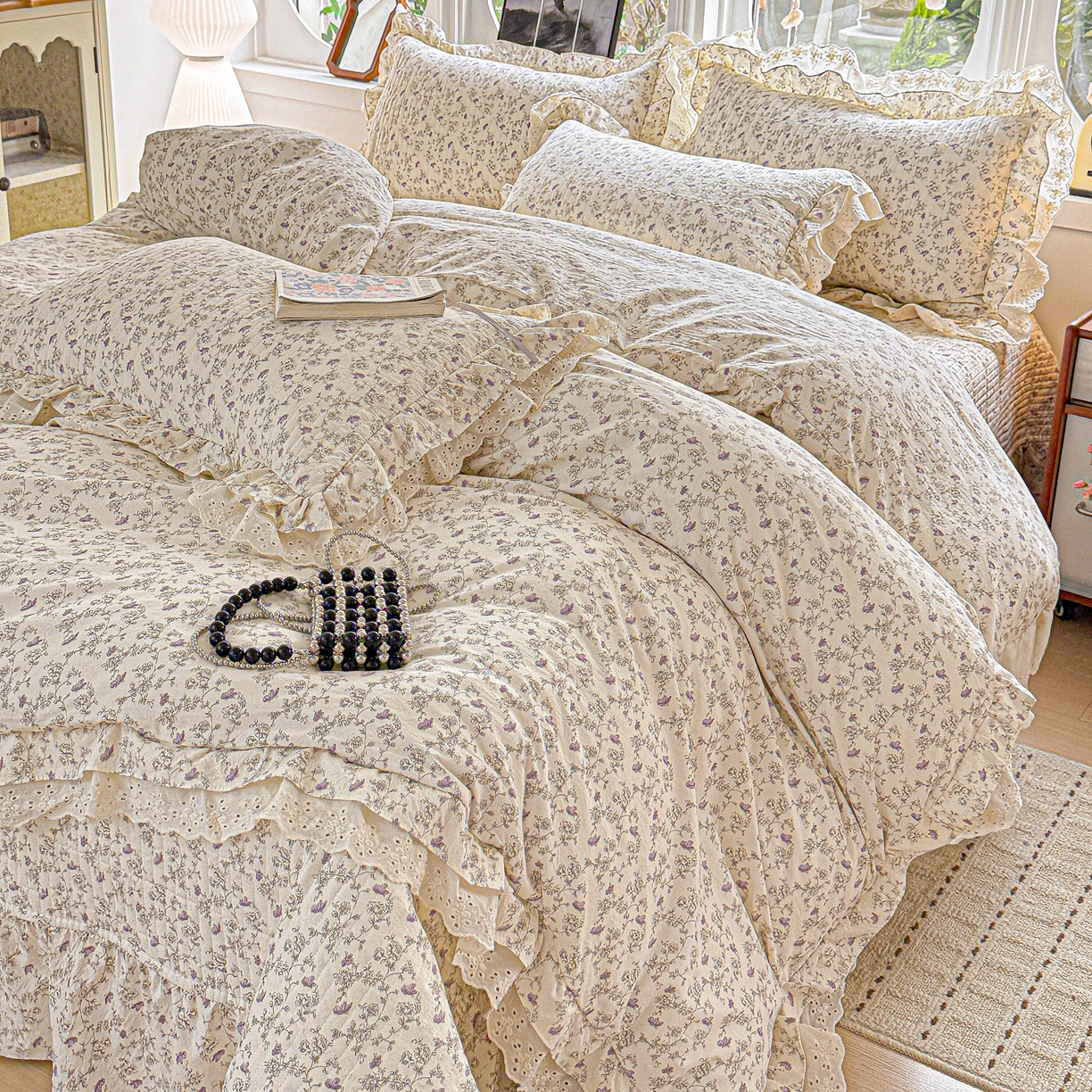 91家纺网 家纺一手货源 找家纺  梦莱斯 2026新款小清新可爱风纯棉花边床盖四件套 杏野繁花