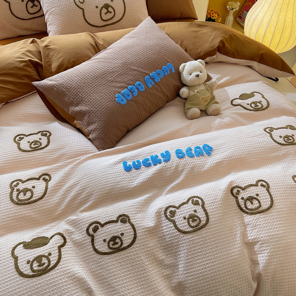 91家纺网 家纺一手货源 找家纺 炫拼家纺 2026新款A类全棉纯棉华夫格毛巾绣B版40支纯棉水洗棉四件套-哆啦系列 哆啦一小熊