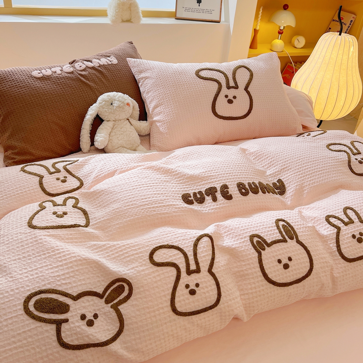 91家纺网 家纺一手货源 找家纺 炫拼家纺 2026新款A类全棉纯棉华夫格毛巾绣B版40支纯棉水洗棉四件套-哆啦系列 哆啦一小兔