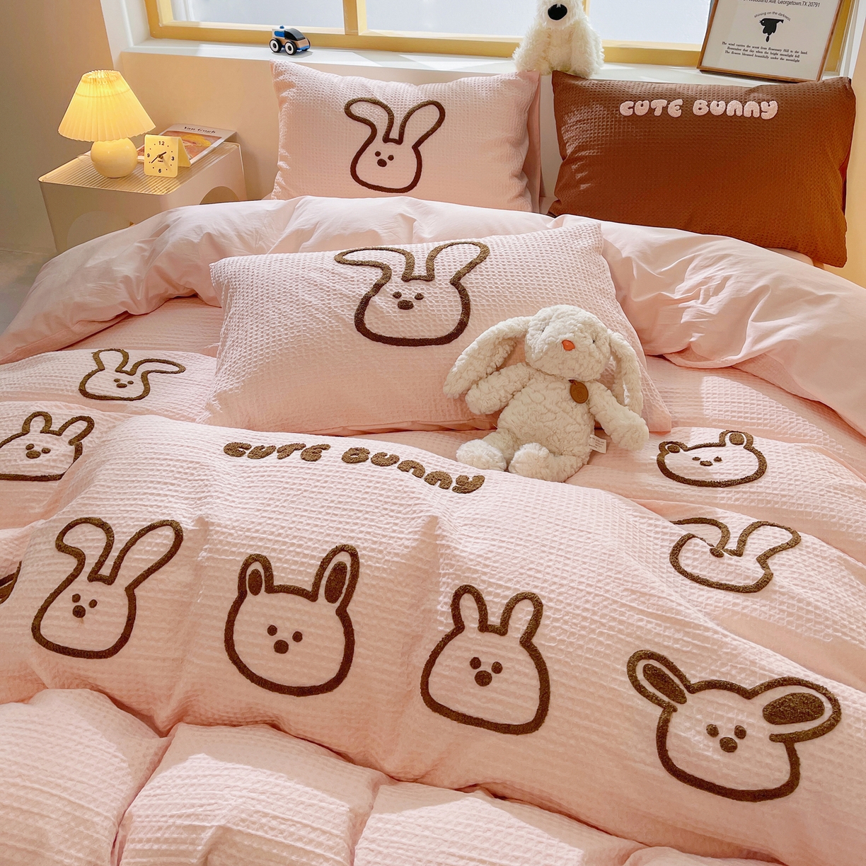 91家纺网 家纺一手货源 找家纺 炫拼家纺 2026新款A类全棉纯棉华夫格毛巾绣B版40支纯棉水洗棉四件套-哆啦系列 哆啦一小兔