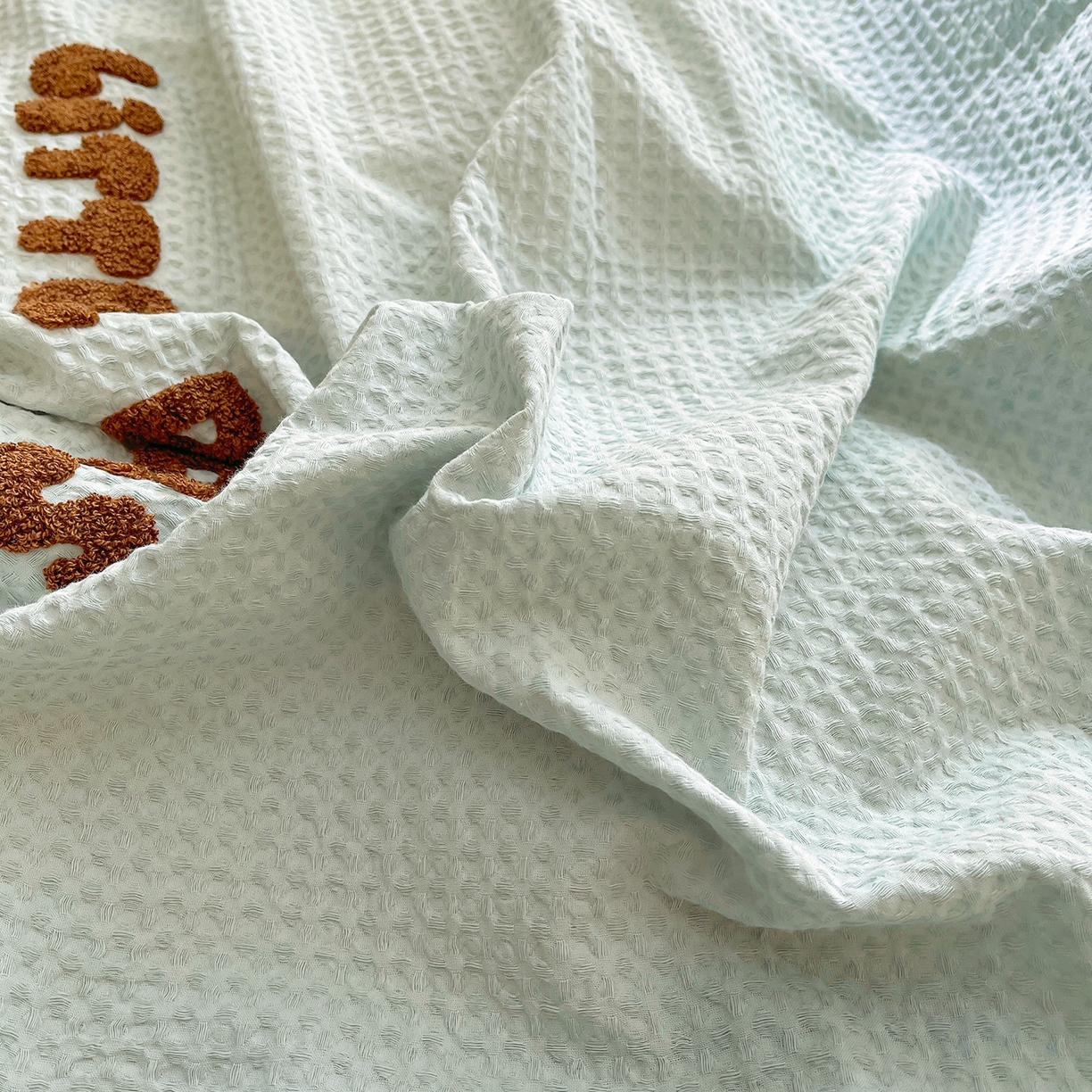 91家纺网 家纺一手货源 找家纺 炫拼家纺 2026新款A类全棉纯棉华夫格毛巾绣B版40支纯棉水洗棉四件套-哆啦系列 哆啦-小狗