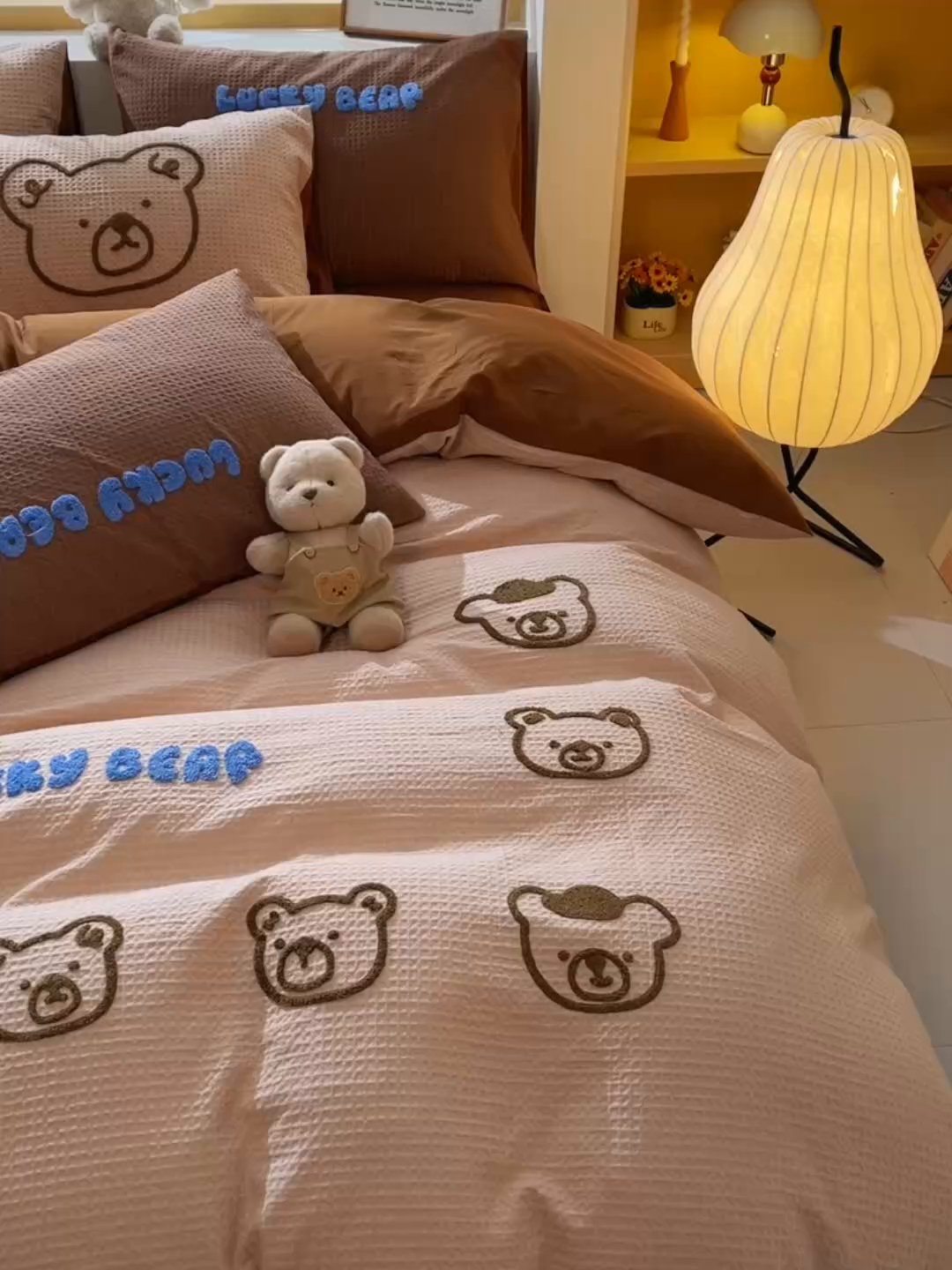 91家纺网 家纺一手货源 找家纺 炫拼家纺 2026新款A类全棉纯棉华夫格毛巾绣B版40支纯棉水洗棉四件套-哆啦系列 哆啦一小熊