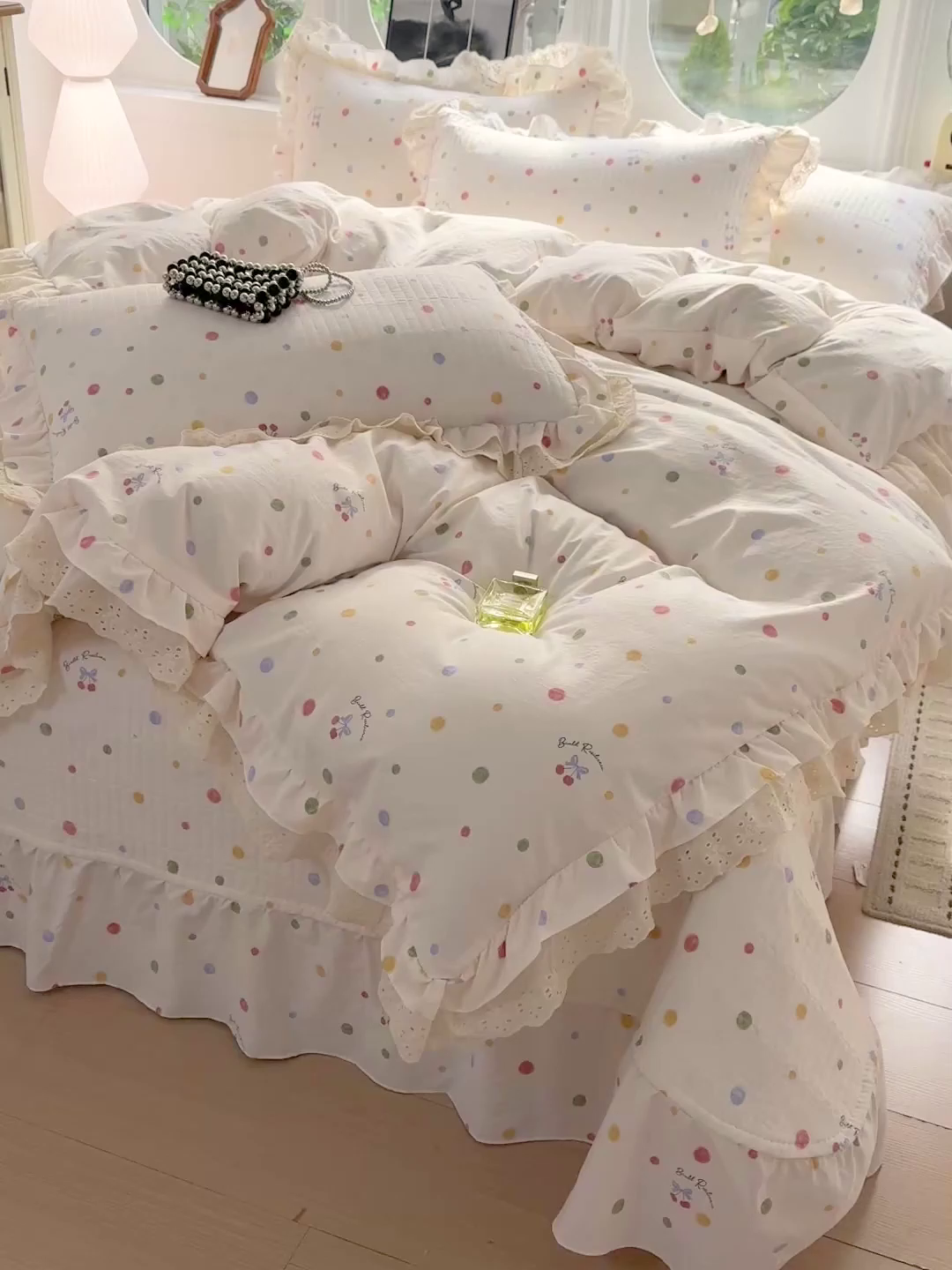 91家纺网 家纺一手货源 找家纺  梦莱斯 2026新款小清新可爱风纯棉花边床盖四件套 彩色波点