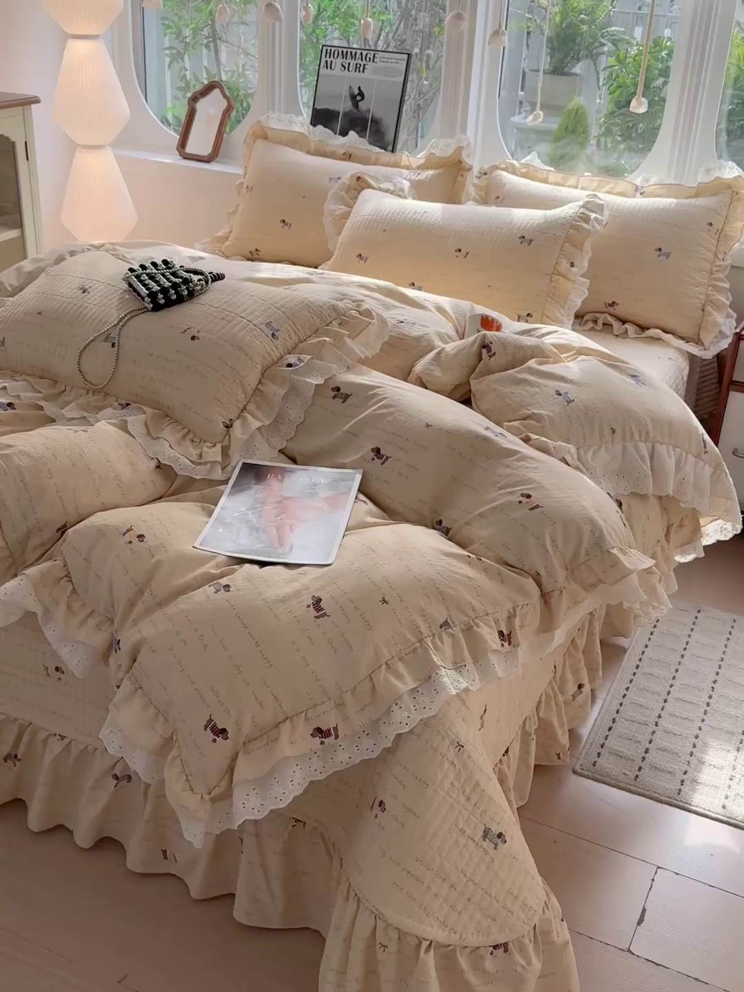 91家纺网 家纺一手货源 找家纺  梦莱斯 2026新款小清新可爱风纯棉花边床盖四件套 狗狗家族