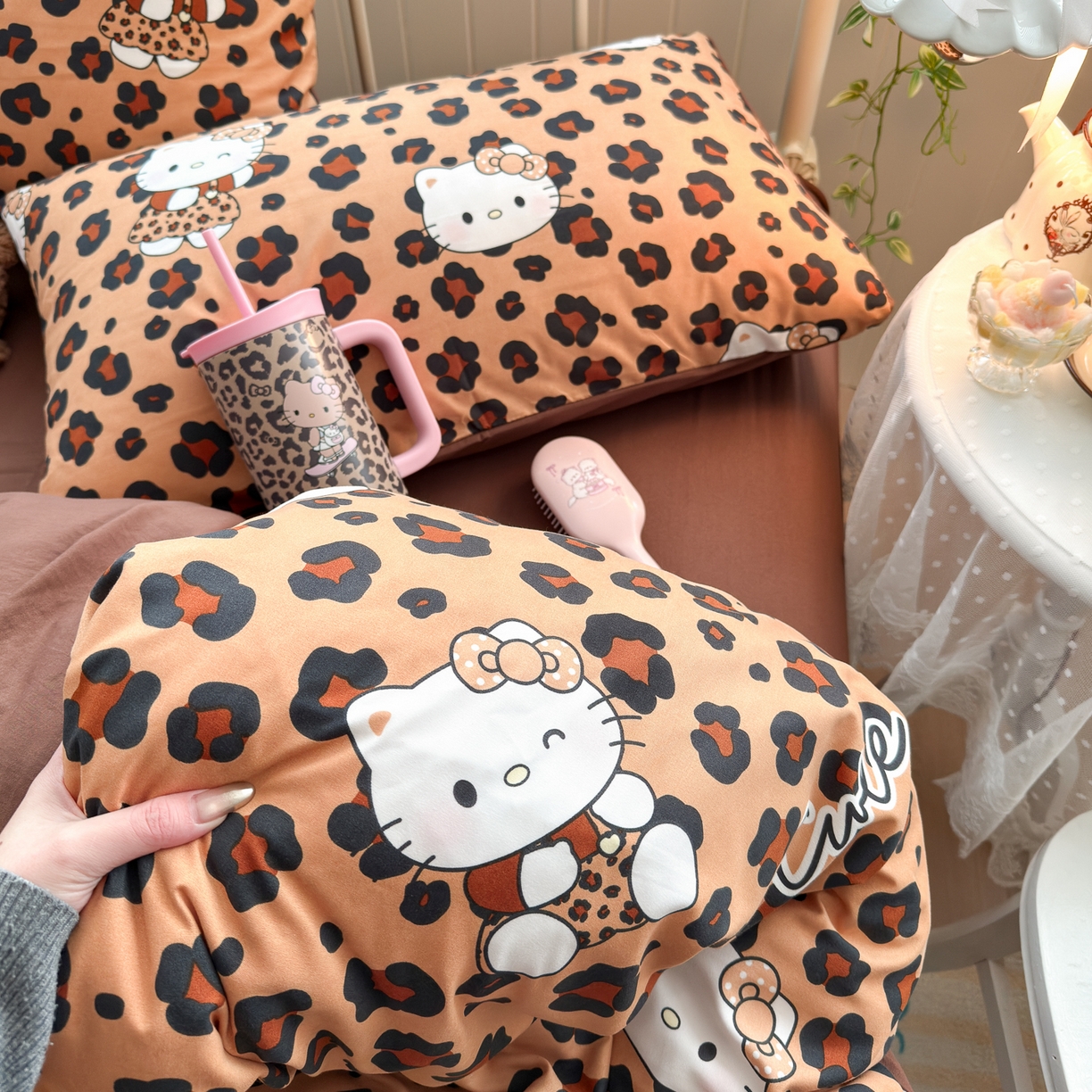 91家纺网 家纺一手货源 找家纺 卡斯诺家纺馆 2026新款卡通水洗云朵棉四件套下载文件包含买家秀 豹纹猫咪-咖