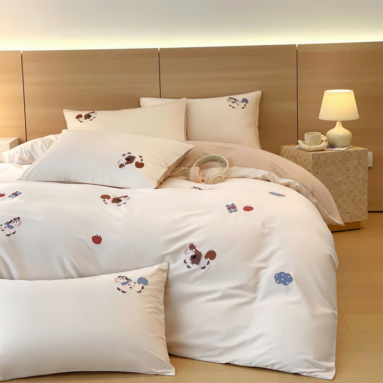 91家纺网 家纺一手货源 找家纺 （总）鼎飞家纺 2026新款100支新疆长绒棉绣花四件套--欢快的小马驹