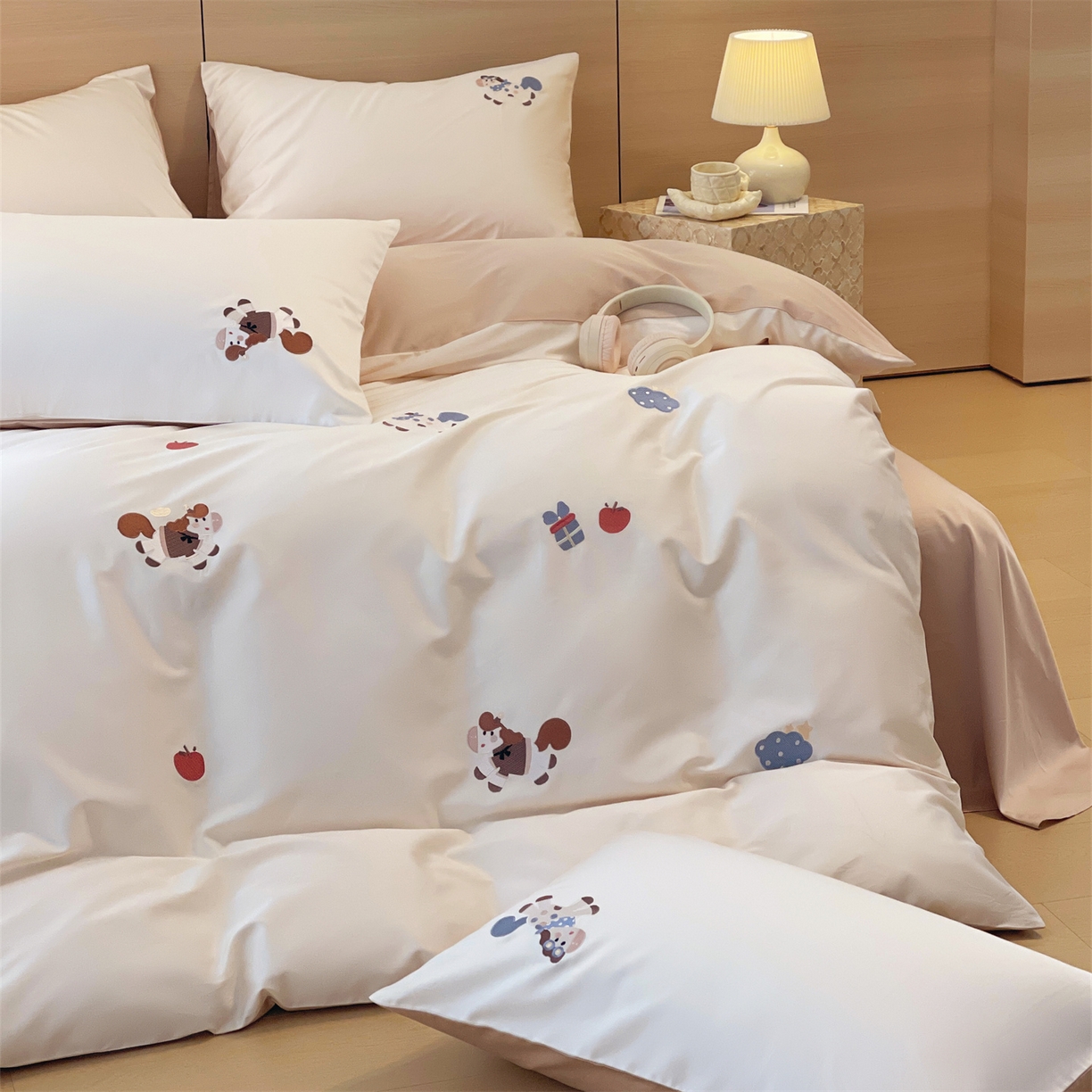 91家纺网 家纺一手货源 找家纺 （总）鼎飞家纺 2026新款100支新疆长绒棉绣花四件套--欢快的小马驹