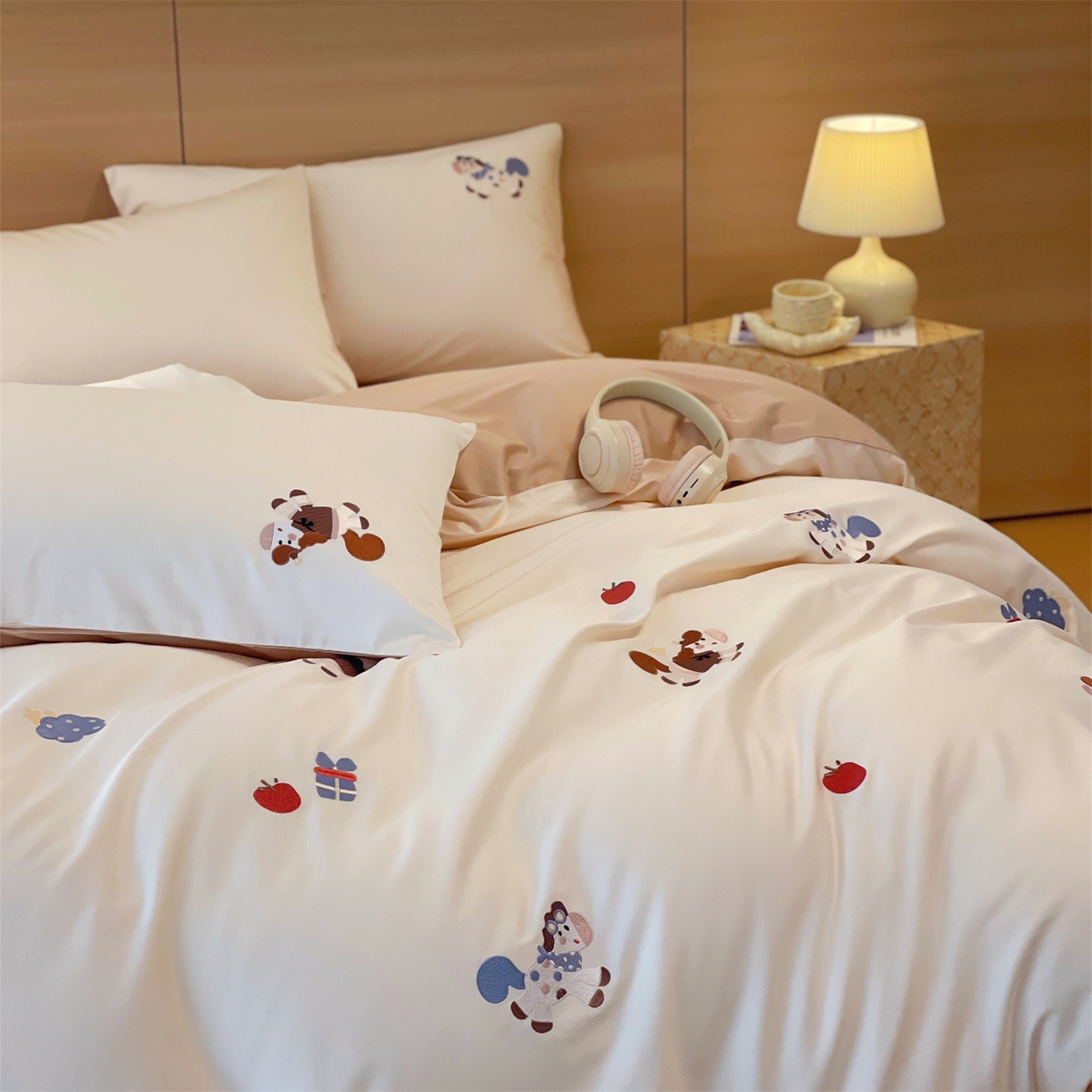 91家纺网 家纺一手货源 找家纺 （总）鼎飞家纺 2026新款100支新疆长绒棉绣花四件套--欢快的小马驹