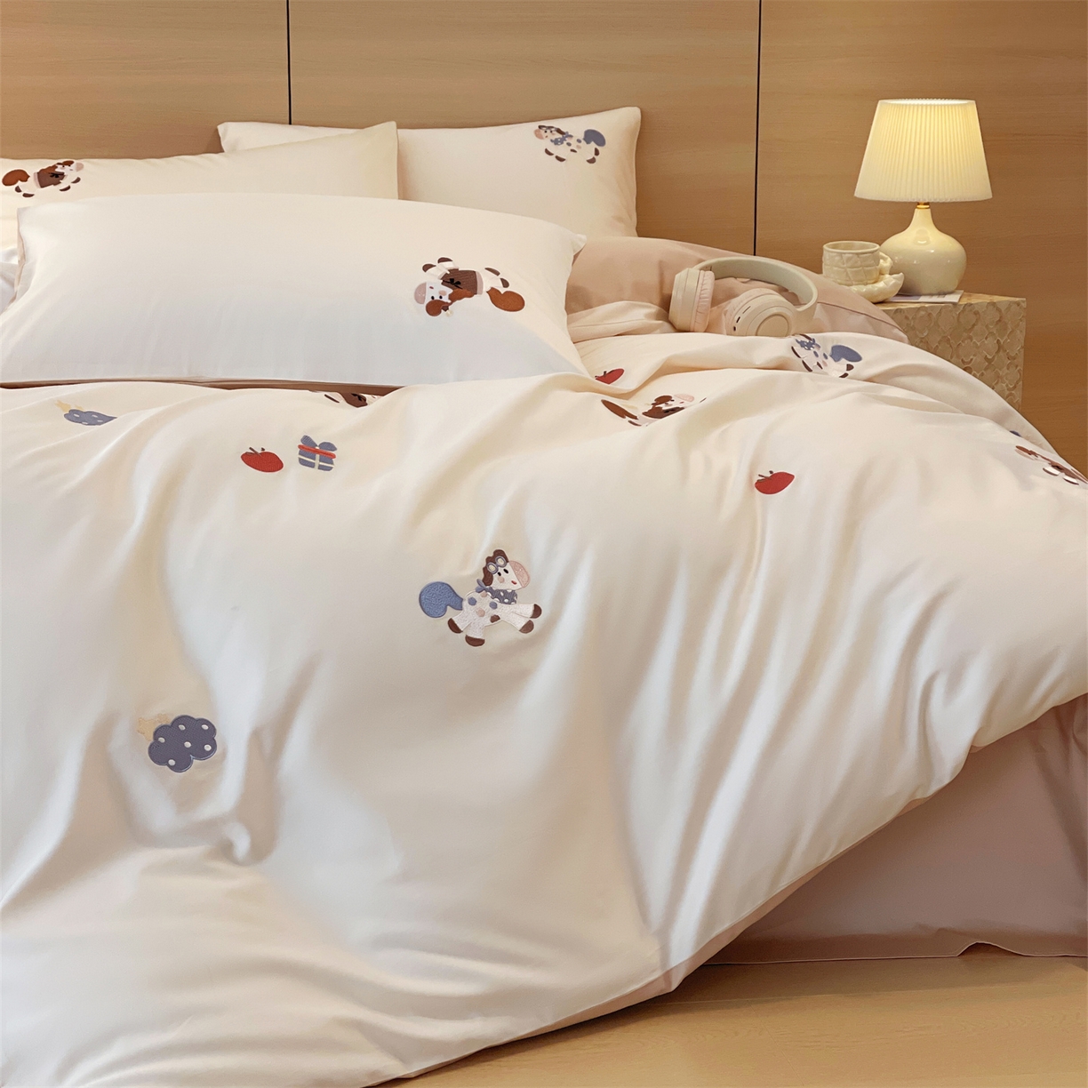 91家纺网 家纺一手货源 找家纺 （总）鼎飞家纺 2026新款100支新疆长绒棉绣花四件套--欢快的小马驹