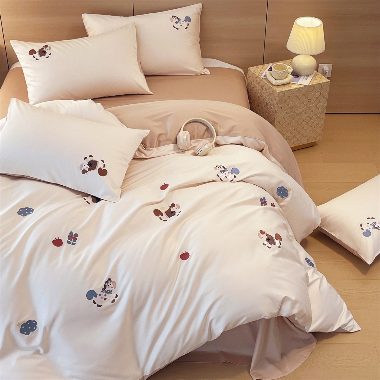 91家纺网 家纺一手货源 找家纺 （总）鼎飞家纺 2026新款100支新疆长绒棉绣花四件套--欢快的小马驹