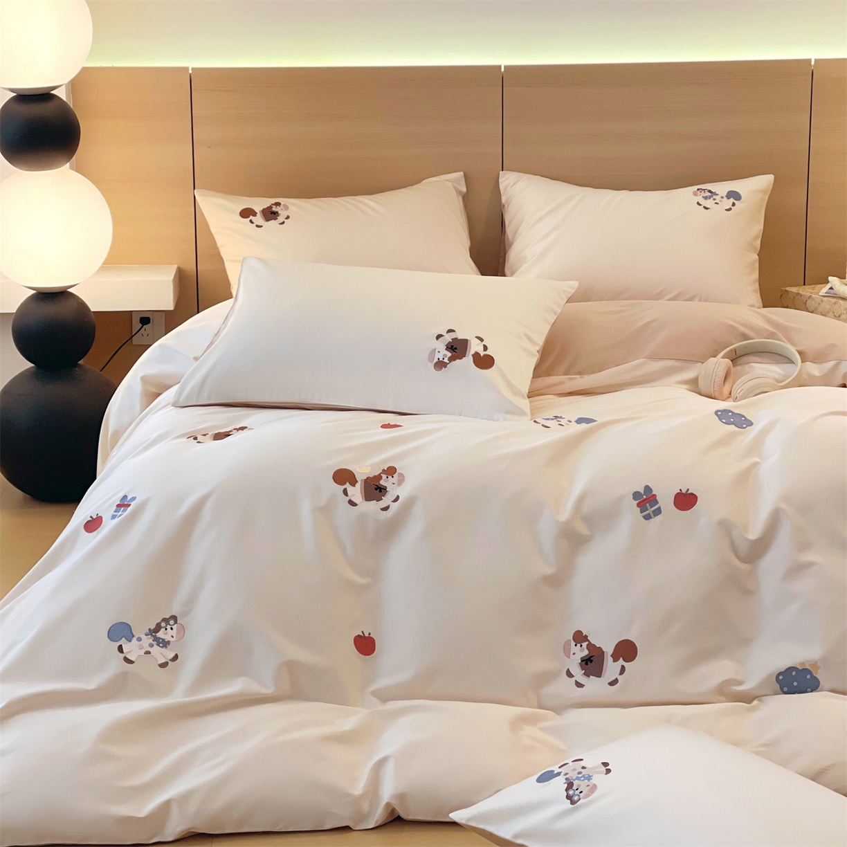 91家纺网 家纺一手货源 找家纺 （总）鼎飞家纺 2026新款100支新疆长绒棉绣花四件套--欢快的小马驹