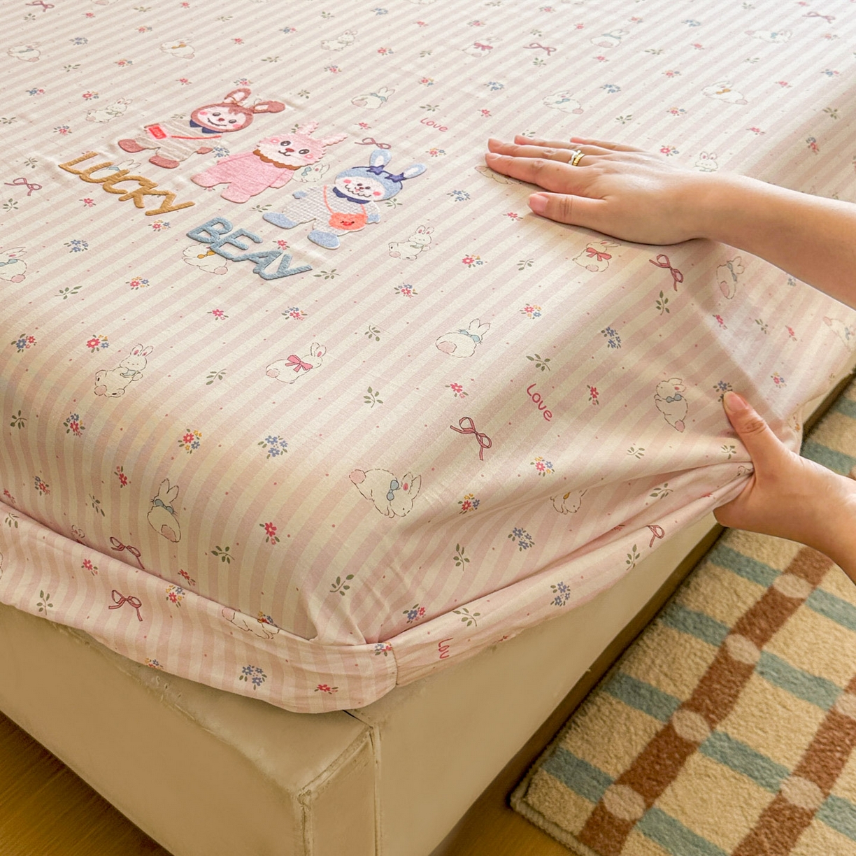 91家纺网 家纺一手货源 找家纺 易辰美 2026新款13372全棉纯棉印花卡通床笠单品床笠单件单床笠 三只兔子