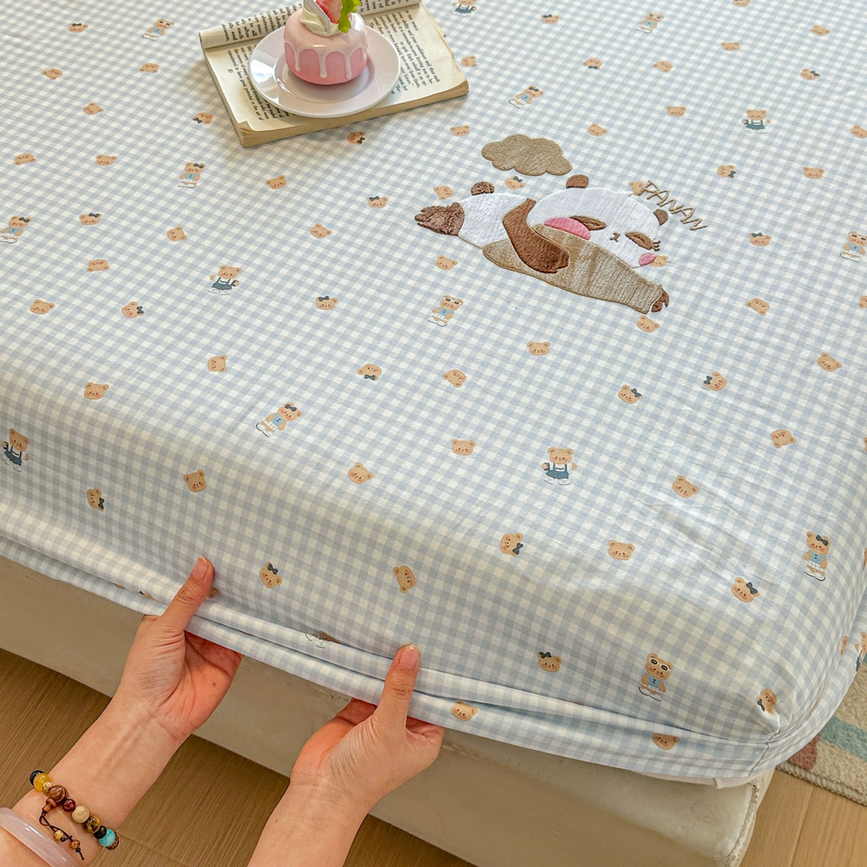 91家纺网 家纺一手货源 找家纺 易辰美 2026新款13372全棉纯棉印花卡通床笠单品床笠单件单床笠 趴趴熊