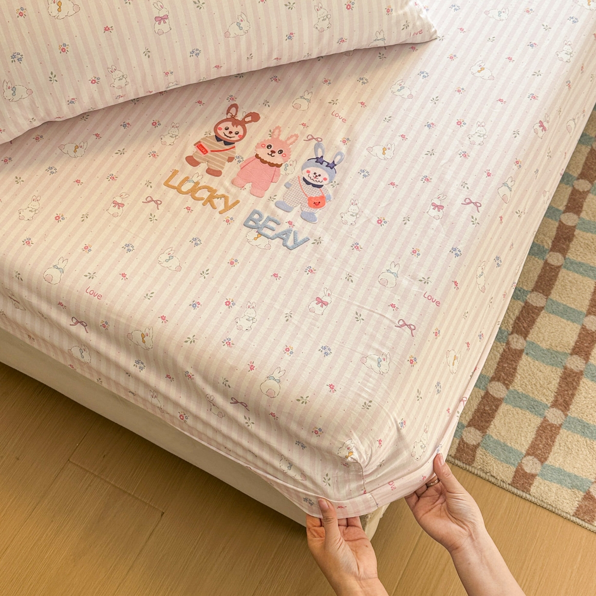 91家纺网 家纺一手货源 找家纺 易辰美 2026新款13372全棉纯棉印花卡通床笠单品床笠单件单床笠 三只兔子