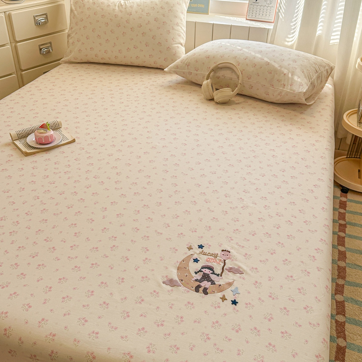 91家纺网 家纺一手货源 找家纺 易辰美 2026新款13372全棉纯棉印花卡通床笠单品床笠单件单床笠 月亮女孩（一）