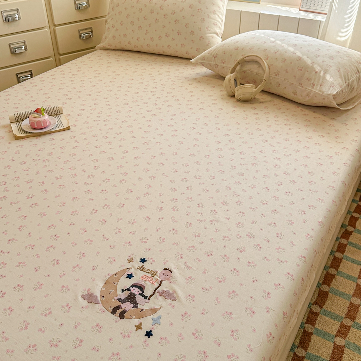 91家纺网 家纺一手货源 找家纺 易辰美 2026新款13372全棉纯棉印花卡通床笠单品床笠单件单床笠 月亮女孩（一）