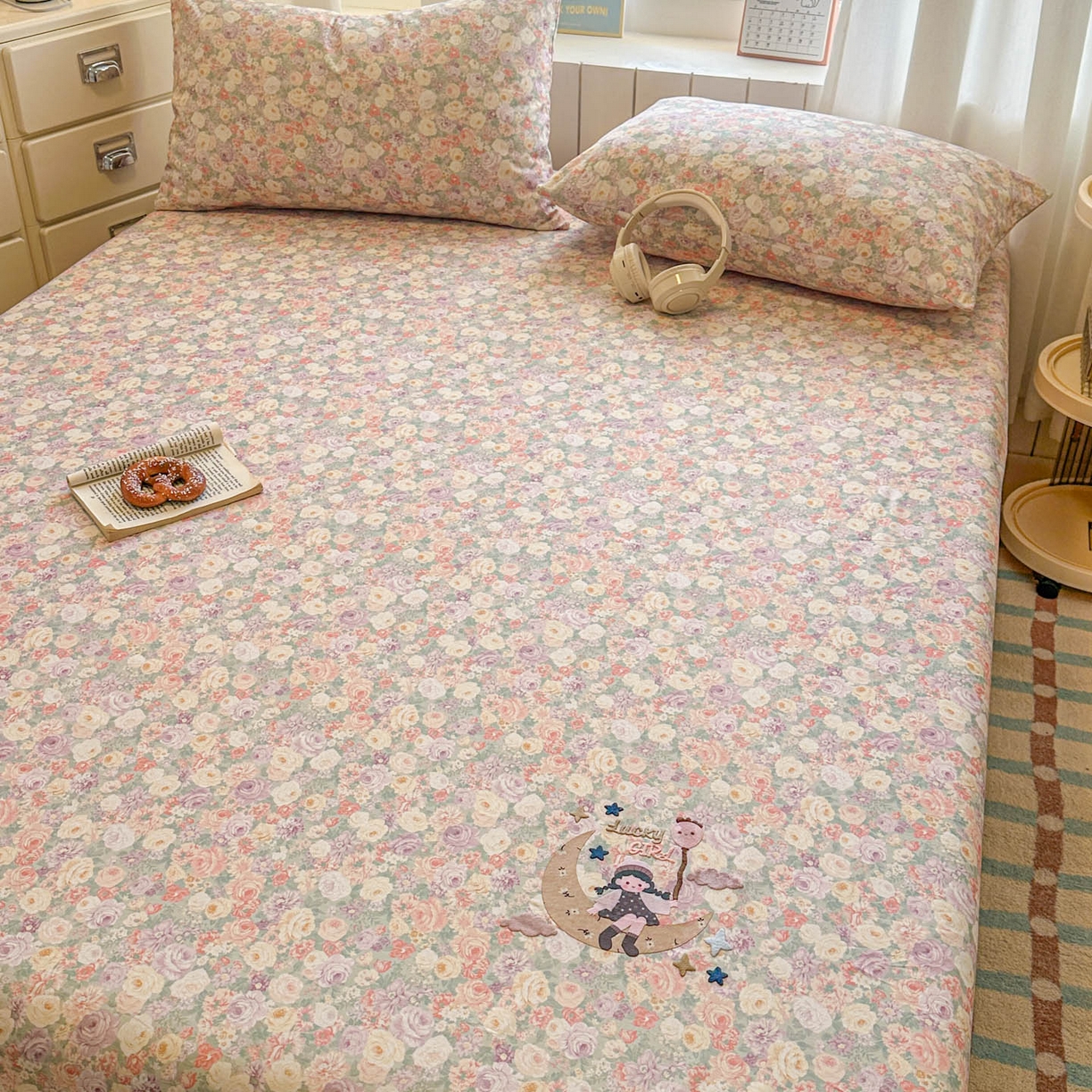 91家纺网 家纺一手货源 找家纺 易辰美 2026新款13372全棉纯棉印花卡通床笠单品床笠单件单床笠 月亮女孩（二）