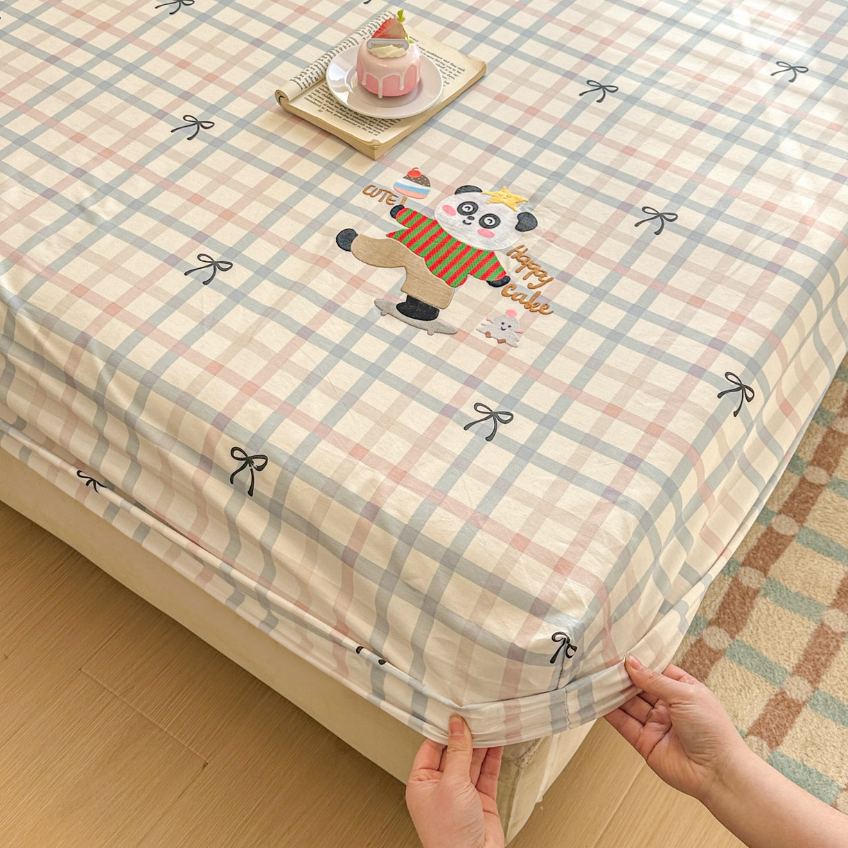 91家纺网 家纺一手货源 找家纺 易辰美 2026新款13372全棉纯棉印花卡通床笠单品床笠单件单床笠 红蓝熊猫