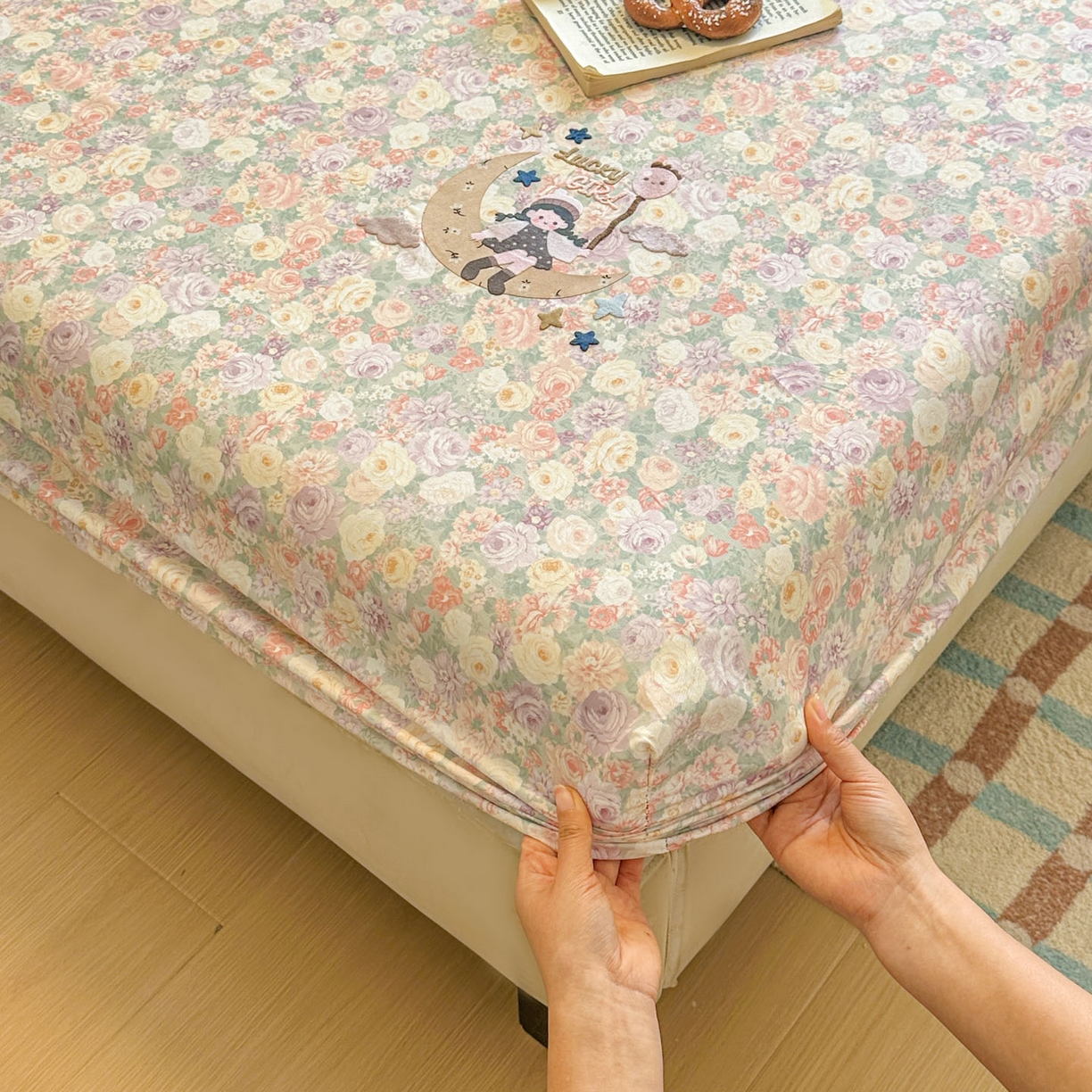 91家纺网 家纺一手货源 找家纺 易辰美 2026新款13372全棉纯棉印花卡通床笠单品床笠单件单床笠 月亮女孩（二）