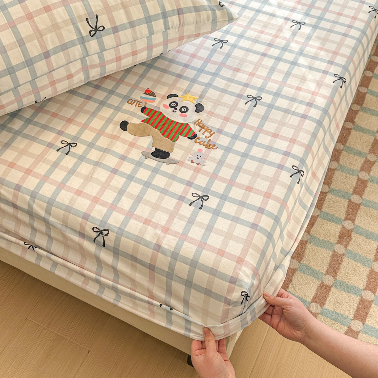 91家纺网 家纺一手货源 找家纺 易辰美 2026新款13372全棉纯棉印花卡通床笠单品床笠单件单床笠 红蓝熊猫