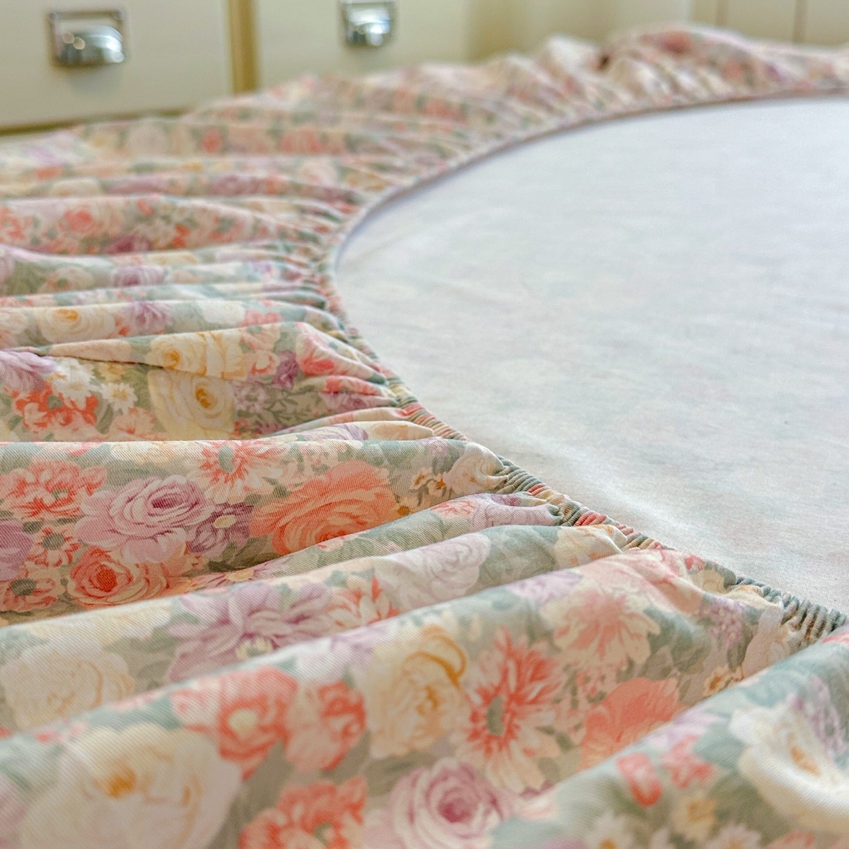 91家纺网 家纺一手货源 找家纺 易辰美 2026新款13372全棉纯棉印花卡通床笠单品床笠单件单床笠 月亮女孩（二）