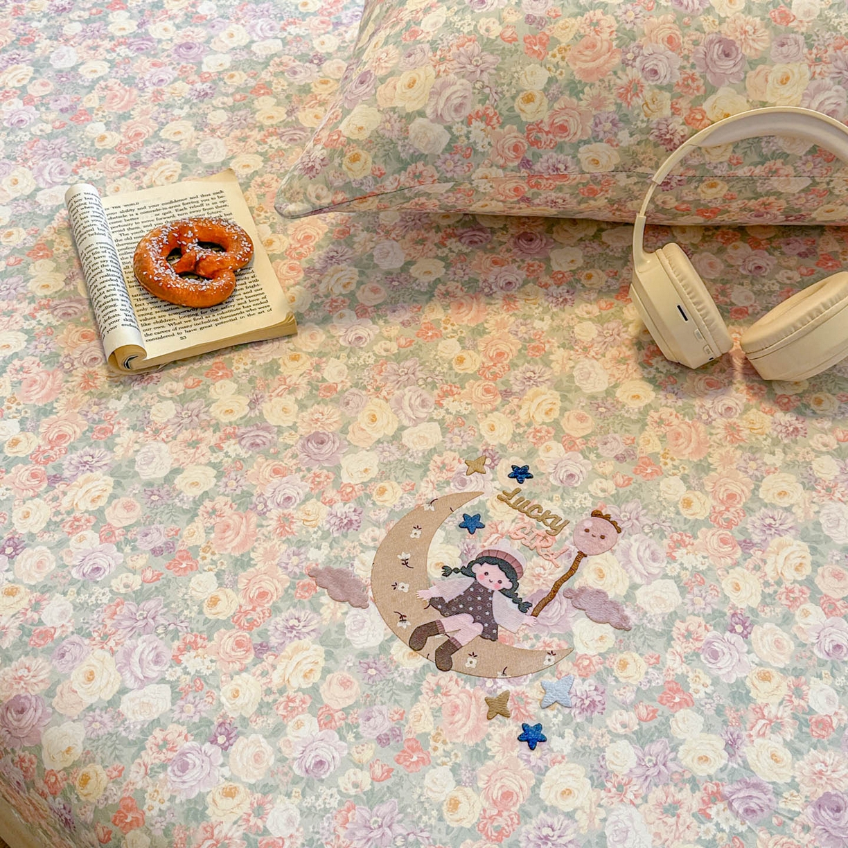 91家纺网 家纺一手货源 找家纺 易辰美 2026新款13372全棉纯棉印花卡通床笠单品床笠单件单床笠 月亮女孩（二）