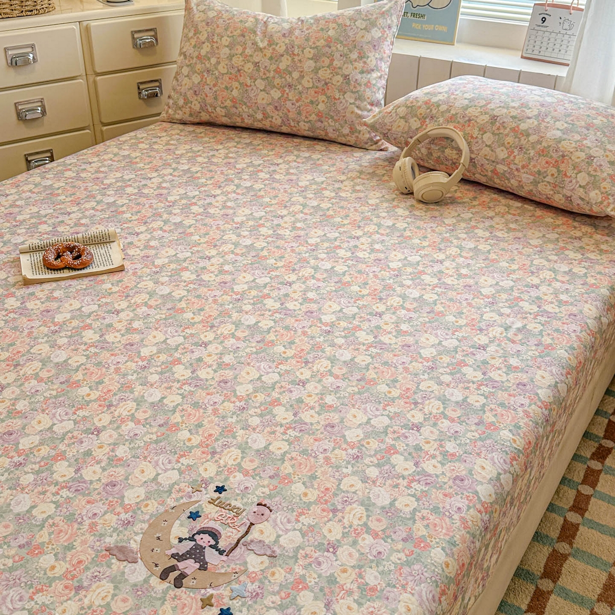 91家纺网 家纺一手货源 找家纺 易辰美 2026新款13372全棉纯棉印花卡通床笠单品床笠单件单床笠 月亮女孩（二）