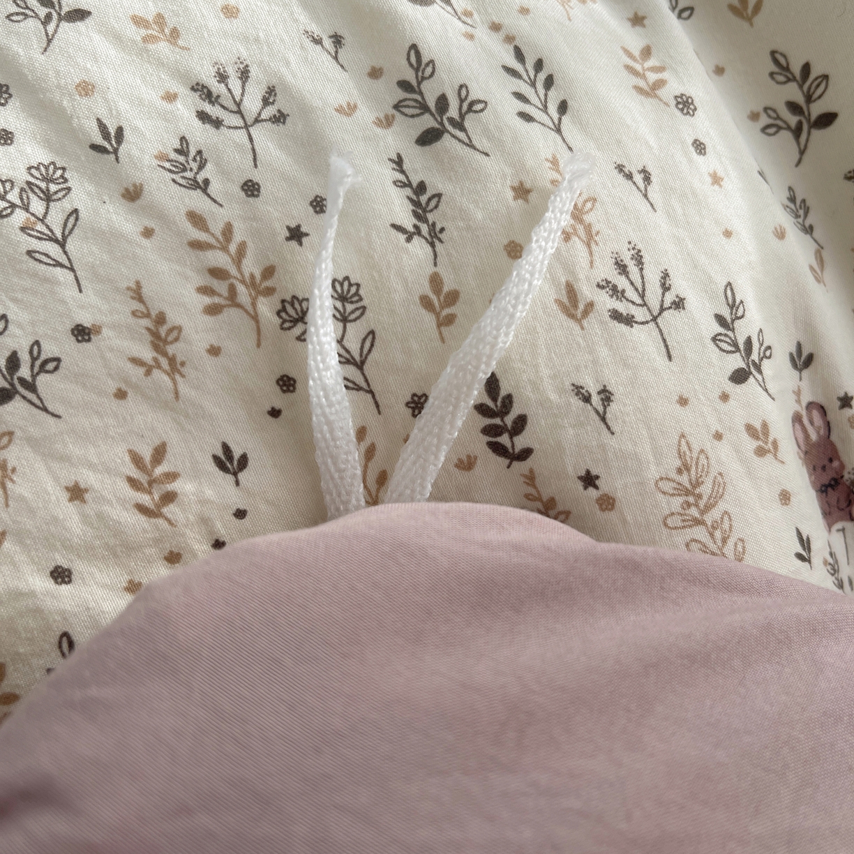 91家纺网 家纺一手货源 找家纺 韩都家居 2026春夏新款古法仿棉蕾丝花边四件套 奶杏蔷薇