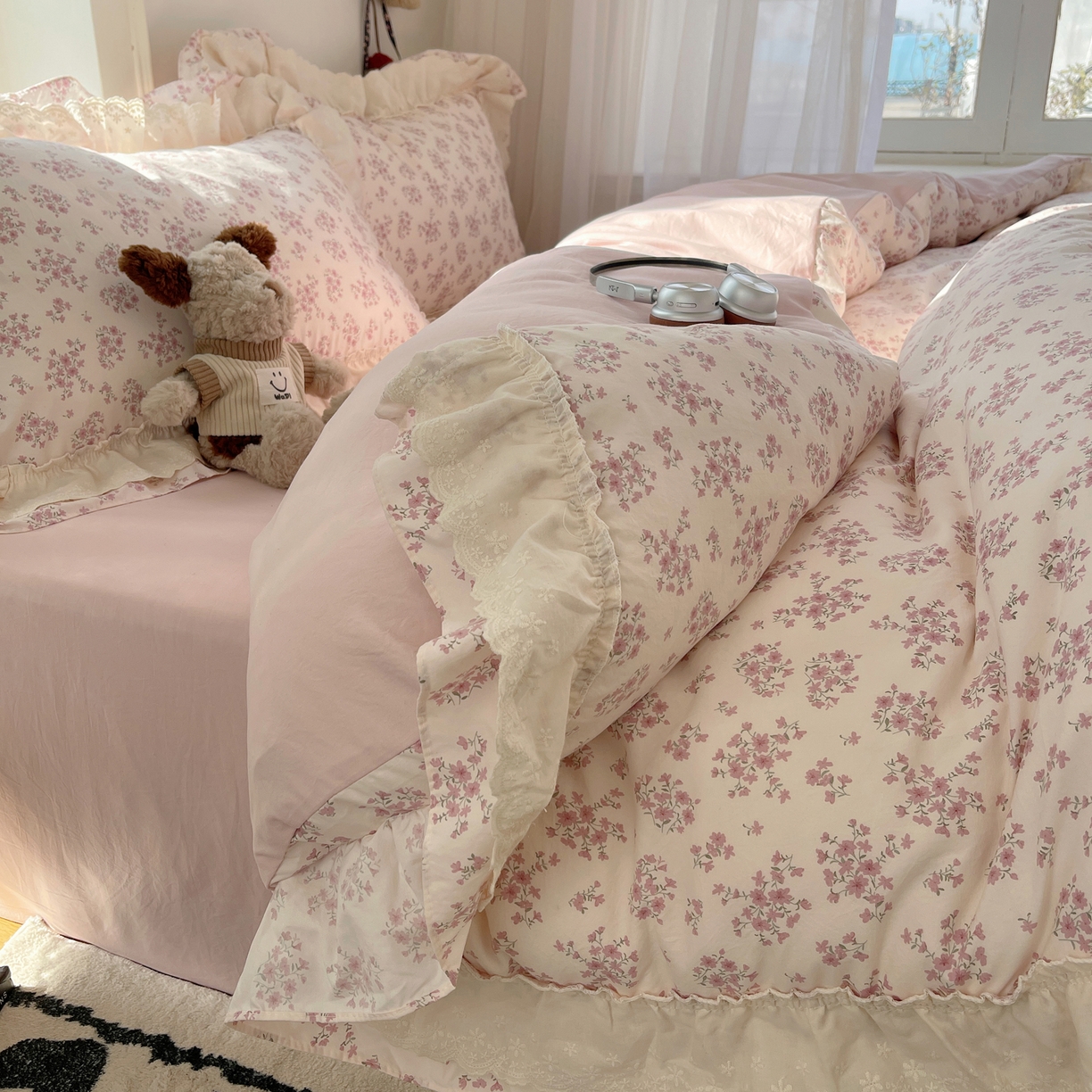 91家纺网 家纺一手货源 找家纺 韩都家居 2026春夏新款古法仿棉蕾丝花边四件套 粉糯花眠