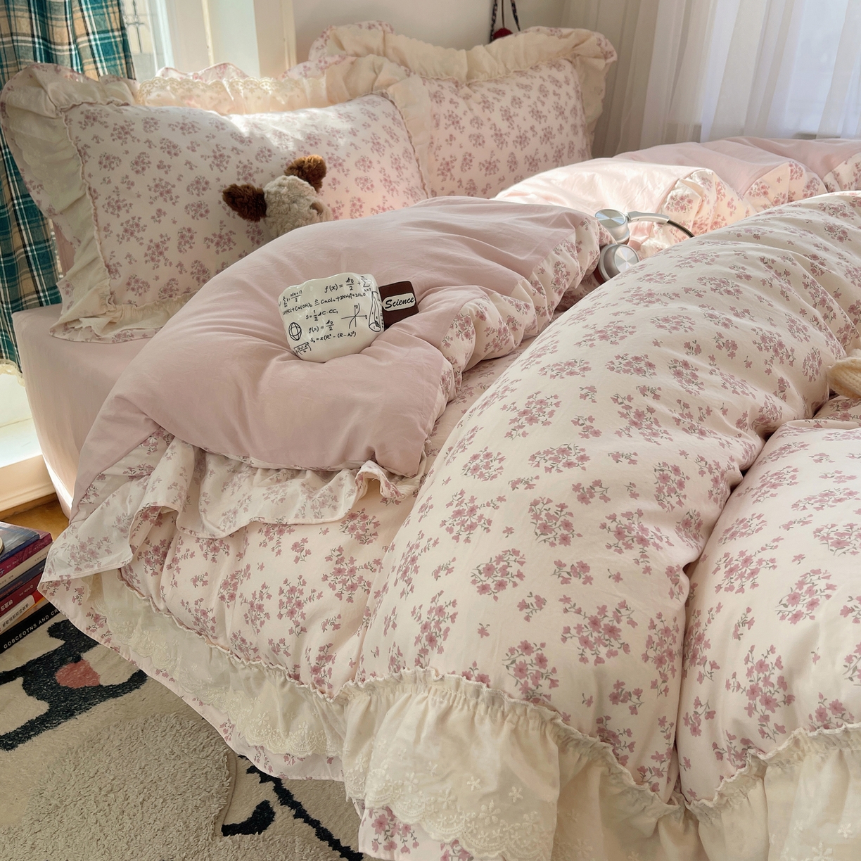 91家纺网 家纺一手货源 找家纺 韩都家居 2026春夏新款古法仿棉蕾丝花边四件套 粉糯花眠