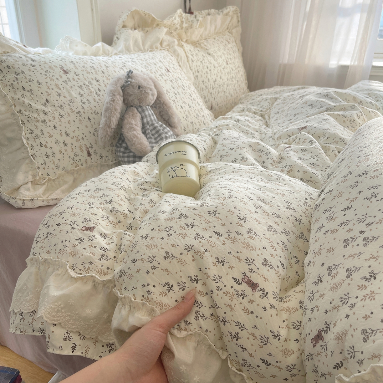 91家纺网 家纺一手货源 找家纺 韩都家居 2026春夏新款古法仿棉蕾丝花边四件套 奶杏蔷薇