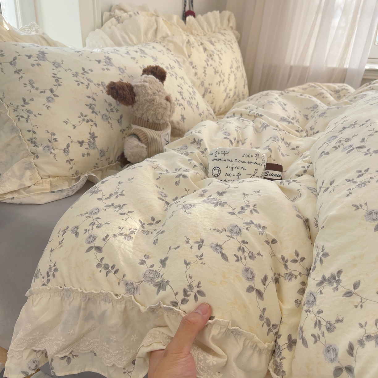 91家纺网 家纺一手货源 找家纺 韩都家居 2026春夏新款古法仿棉蕾丝花边四件套 雾里蔷薇