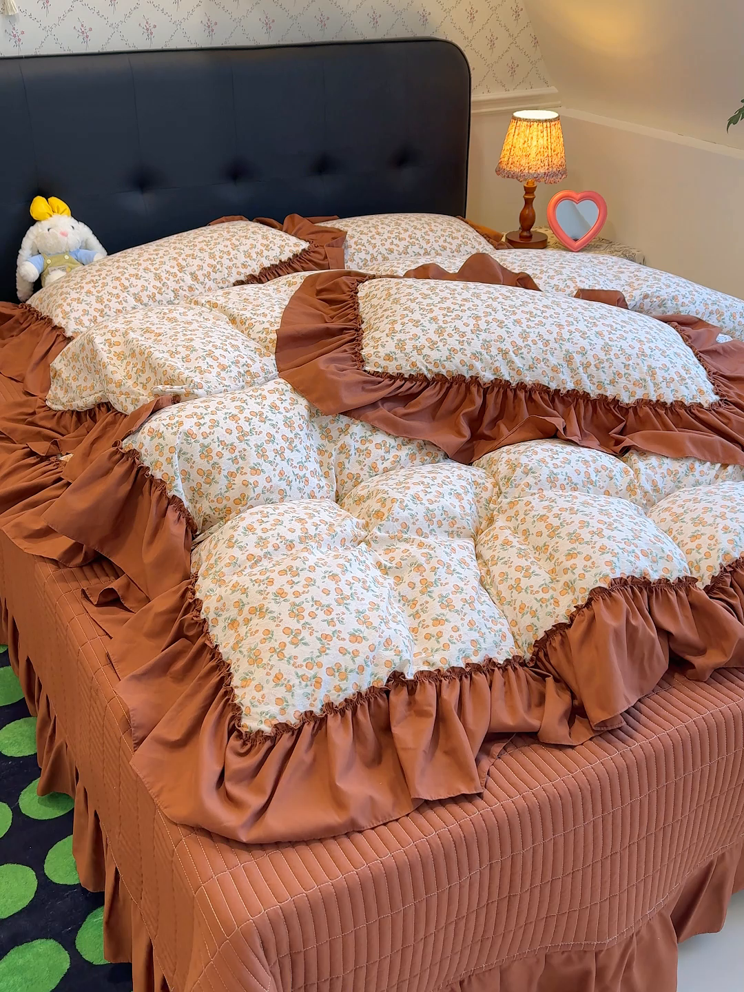 91家纺网 家纺一手货源 找家纺 赫梵茜 2026新款韩系古法韩国水洗棉仿棉云感棉大布袋法式浪漫大花边床盖四件套 春华秋实