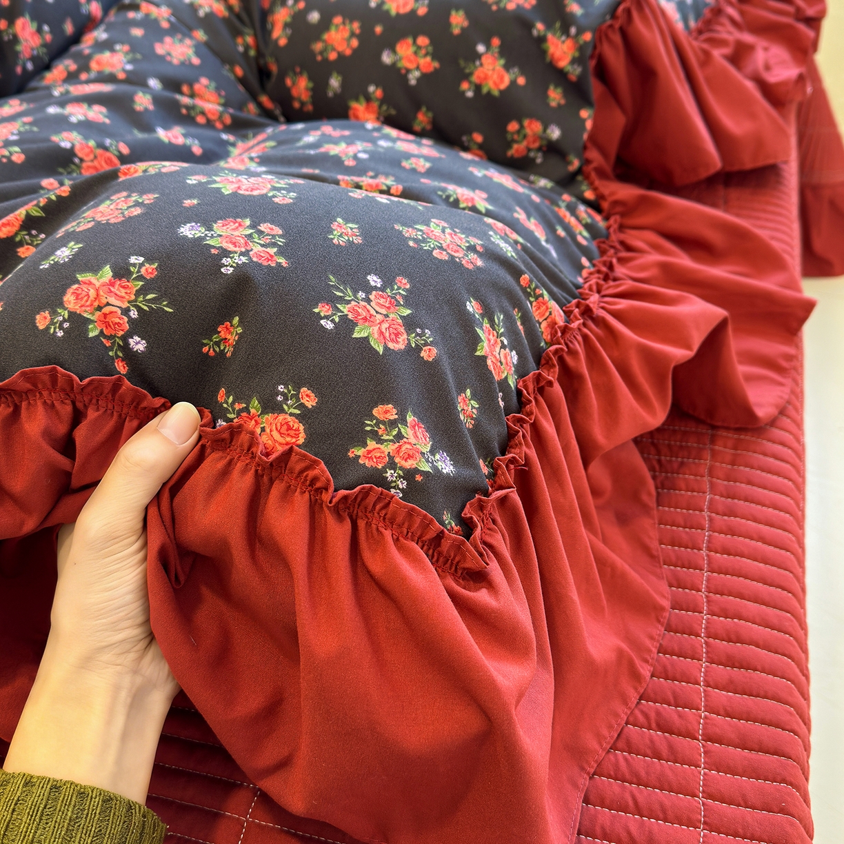 91家纺网 家纺一手货源 找家纺 赫梵茜 2026新款韩系古法韩国水洗棉仿棉云感棉大布袋法式浪漫大花边床盖四件套 春季花妖