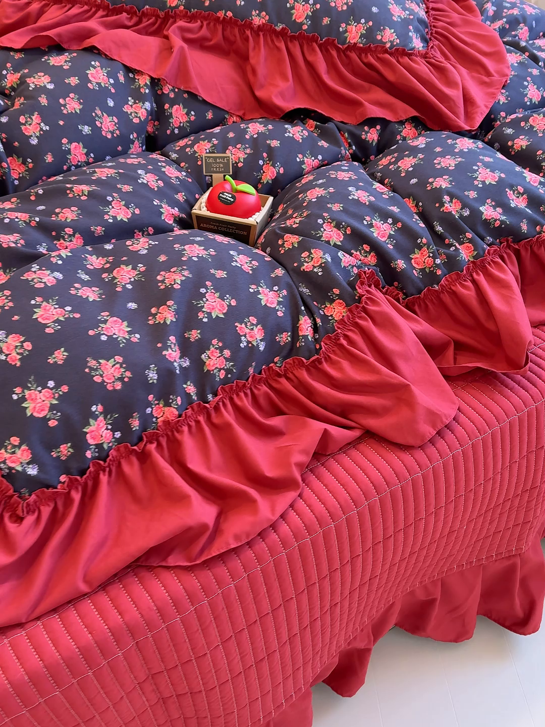 91家纺网 家纺一手货源 找家纺 赫梵茜 2026新款韩系古法韩国水洗棉仿棉云感棉大布袋法式浪漫大花边床盖四件套 春季花妖