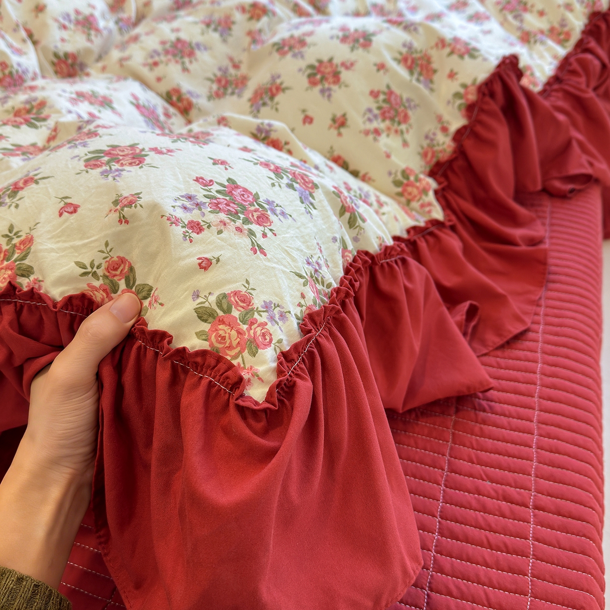 91家纺网 家纺一手货源 找家纺 赫梵茜 2026新款韩系古法韩国水洗棉仿棉云感棉大布袋法式浪漫大花边床盖四件套 春季梨花落