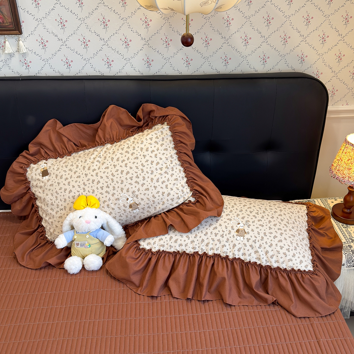 91家纺网 家纺一手货源 找家纺 赫梵茜 2026新款韩系古法韩国水洗棉仿棉云感棉大布袋法式浪漫大花边床盖四件套 织梦时空