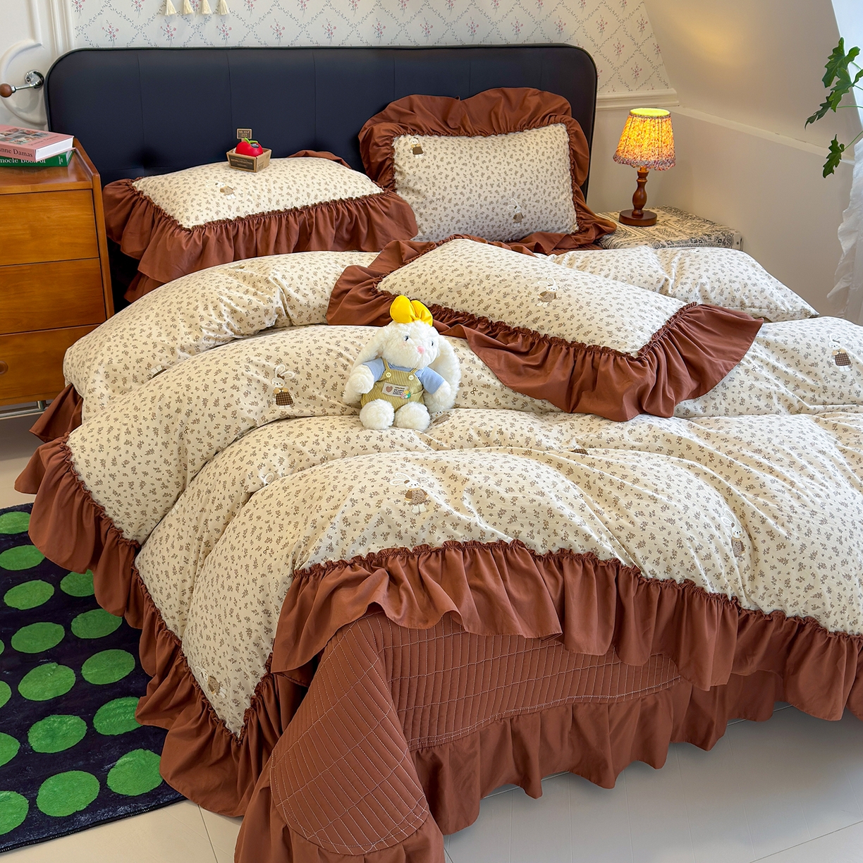 91家纺网 家纺一手货源 找家纺 赫梵茜 2026新款韩系古法韩国水洗棉仿棉云感棉大布袋法式浪漫大花边床盖四件套 织梦时空