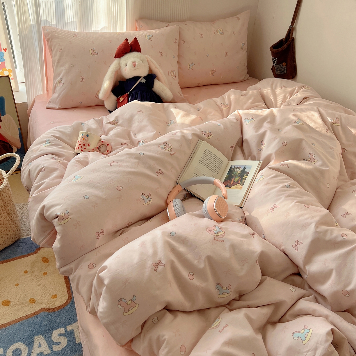 91家纺网 家纺一手货源 找家纺 XIWEN-希文家纺 2026春夏新款40支全棉13372卡通四件套 草莓小马-粉