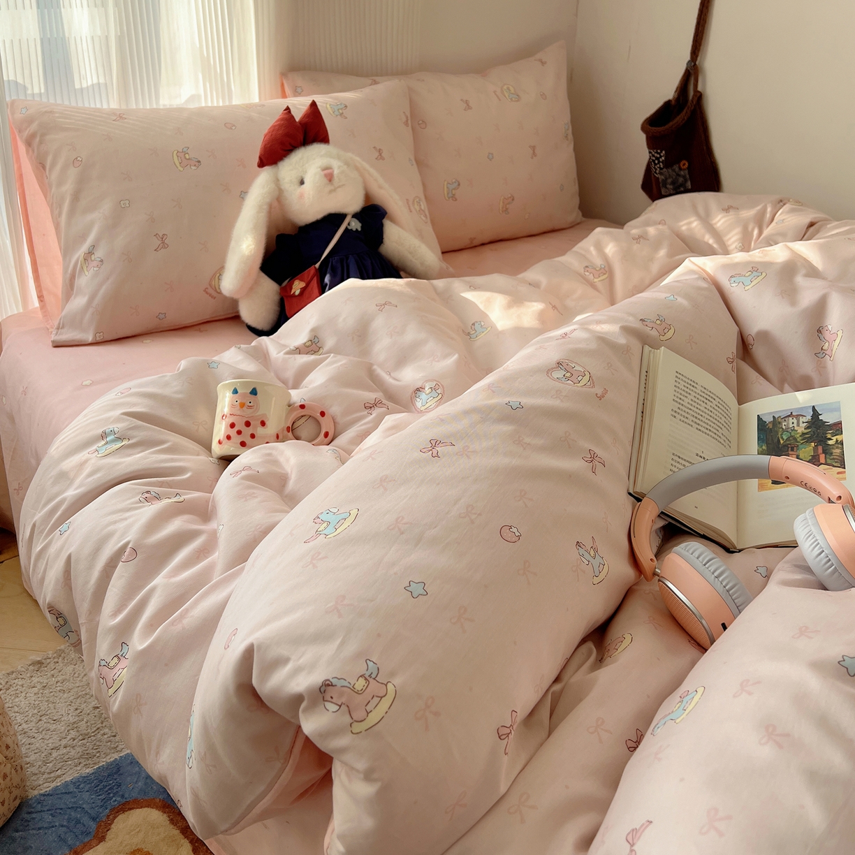 91家纺网 家纺一手货源 找家纺 XIWEN-希文家纺 2026春夏新款40支全棉13372卡通四件套 草莓小马-粉