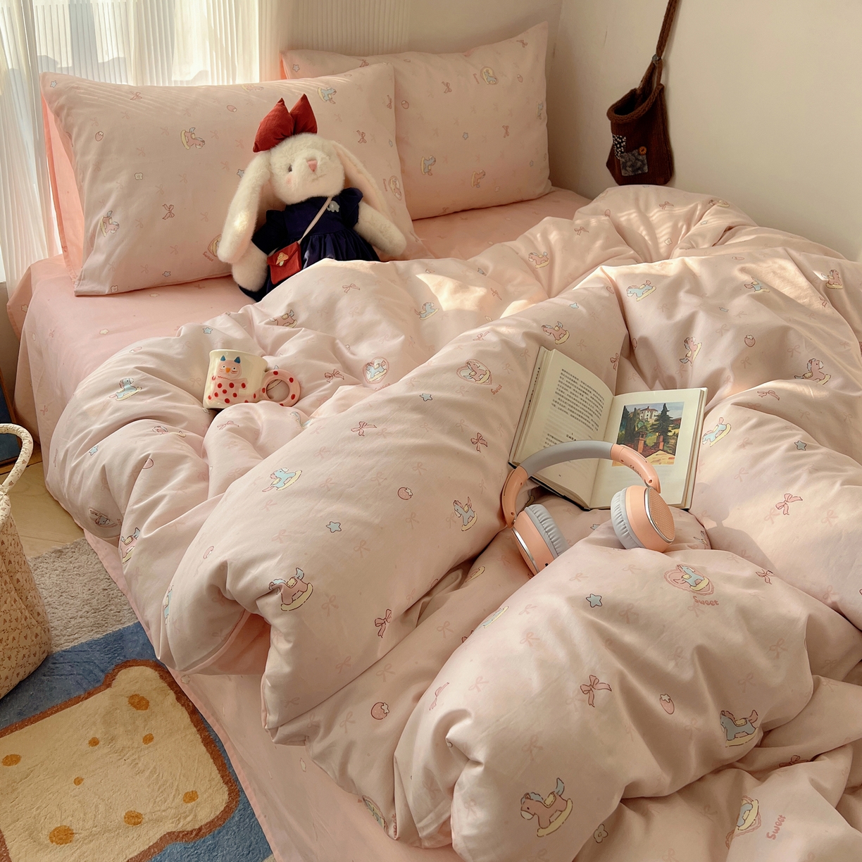 91家纺网 家纺一手货源 找家纺 XIWEN-希文家纺 2026春夏新款40支全棉13372卡通四件套 草莓小马-粉