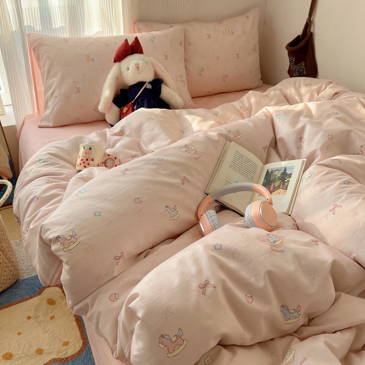 91家纺网 家纺一手货源 找家纺 XIWEN-希文家纺 2026春夏新款40支全棉13372卡通四件套 草莓小马-粉