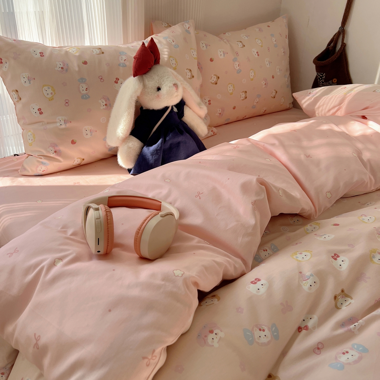 91家纺网 家纺一手货源 找家纺 XIWEN-希文家纺 2026春夏新款40支全棉13372卡通四件套 甜酱小猫-粉