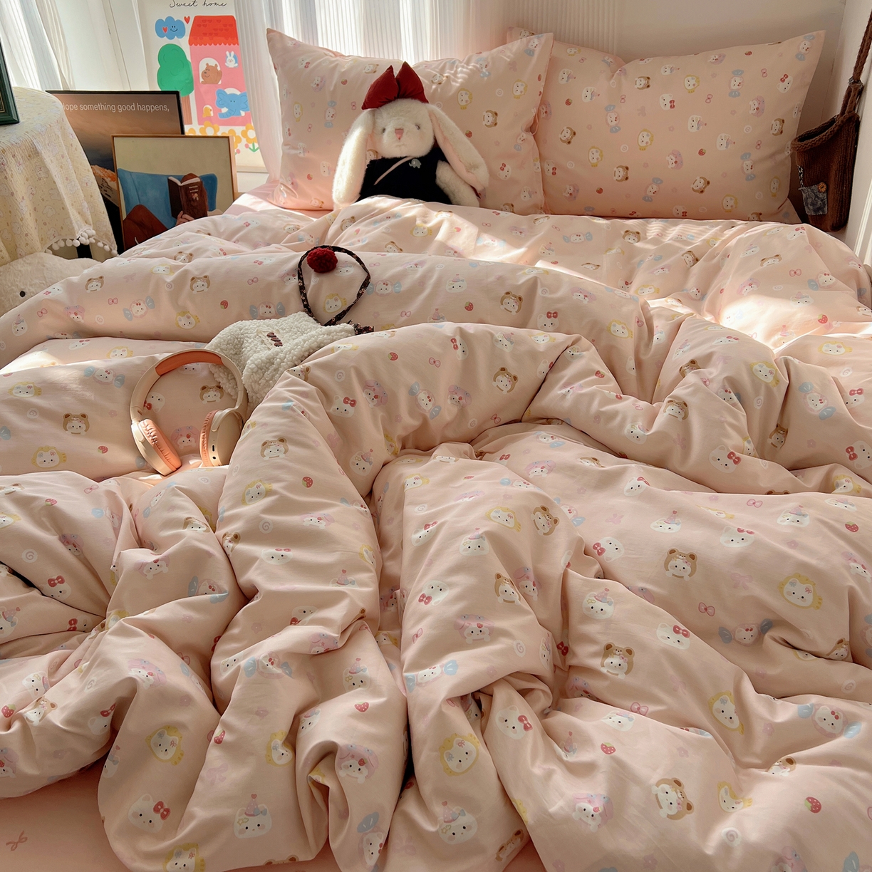 91家纺网 家纺一手货源 找家纺 XIWEN-希文家纺 2026春夏新款40支全棉13372卡通四件套 甜酱小猫-粉