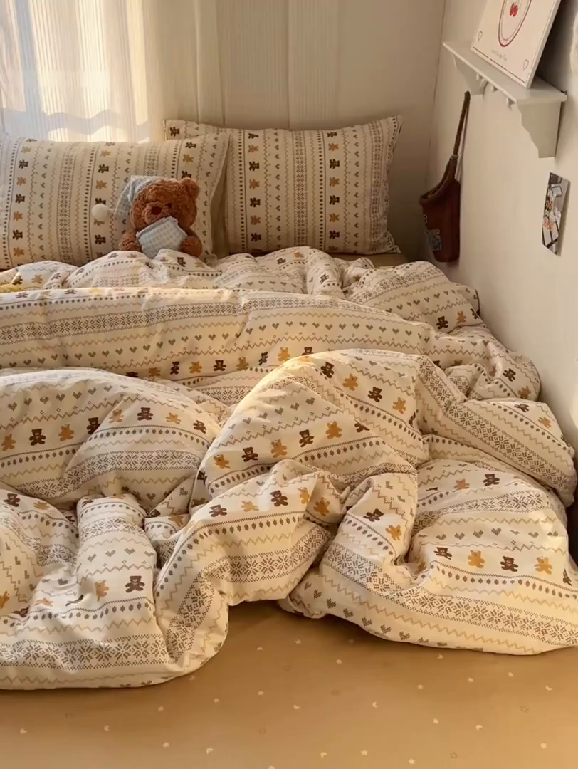 91家纺网 家纺一手货源 找家纺 XIWEN-希文家纺 2026春夏新款40支全棉13372卡通四件套 费尔岛小熊