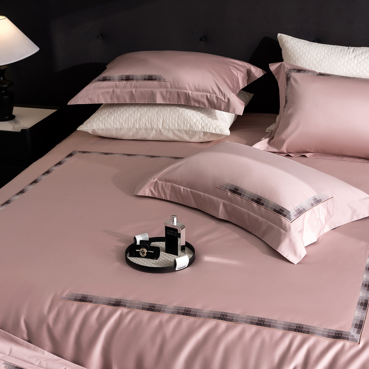 91家纺网 家纺一手货源 找家纺 时亿家居 2026新款100支全棉纯棉绣花四件套-至简逸品系列 逸品-粉