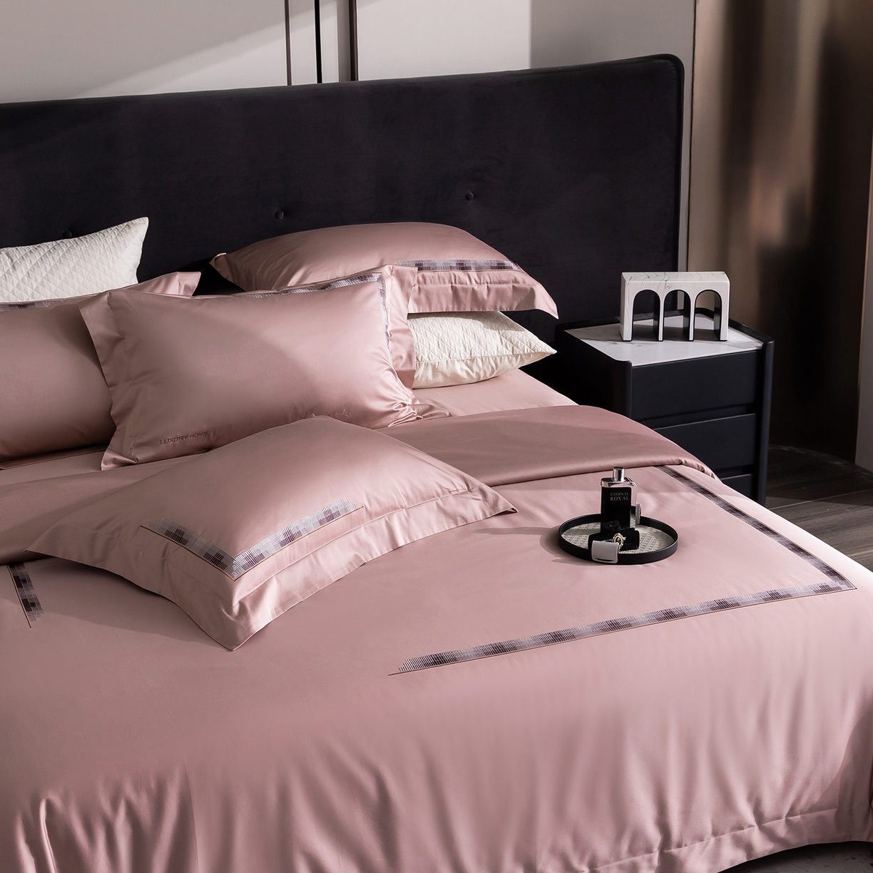 91家纺网 家纺一手货源 找家纺 时亿家居 2026新款100支全棉纯棉绣花四件套-至简逸品系列 逸品-粉