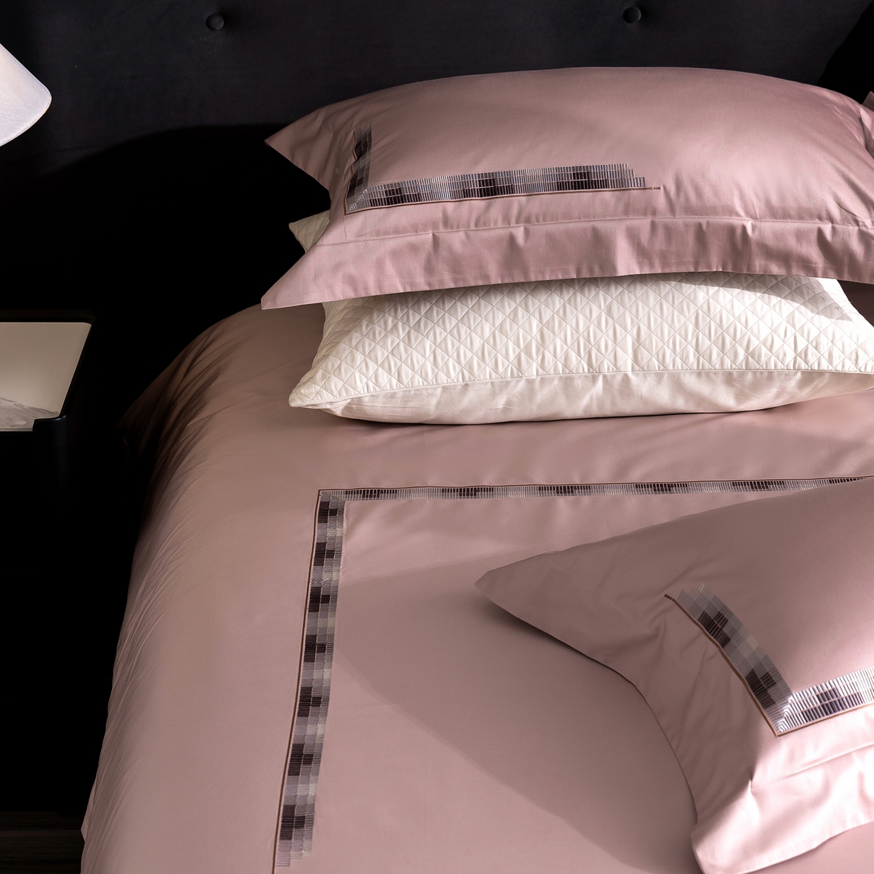 91家纺网 家纺一手货源 找家纺 时亿家居 2026新款100支全棉纯棉绣花四件套-至简逸品系列 逸品-粉